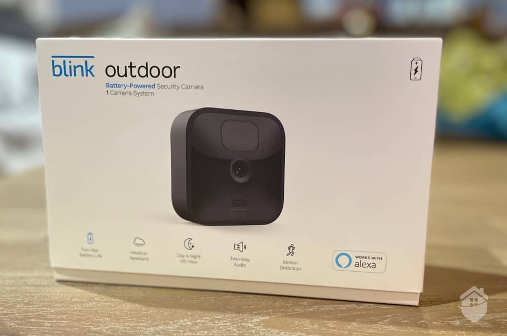  Blink Outdoor 4 (4th Gen) — Wire-free smart security camera,  two-year battery life, two-way audio, HD live view, enhanced motion  detection, Works with Alexa – 1 camera system : Everything Else